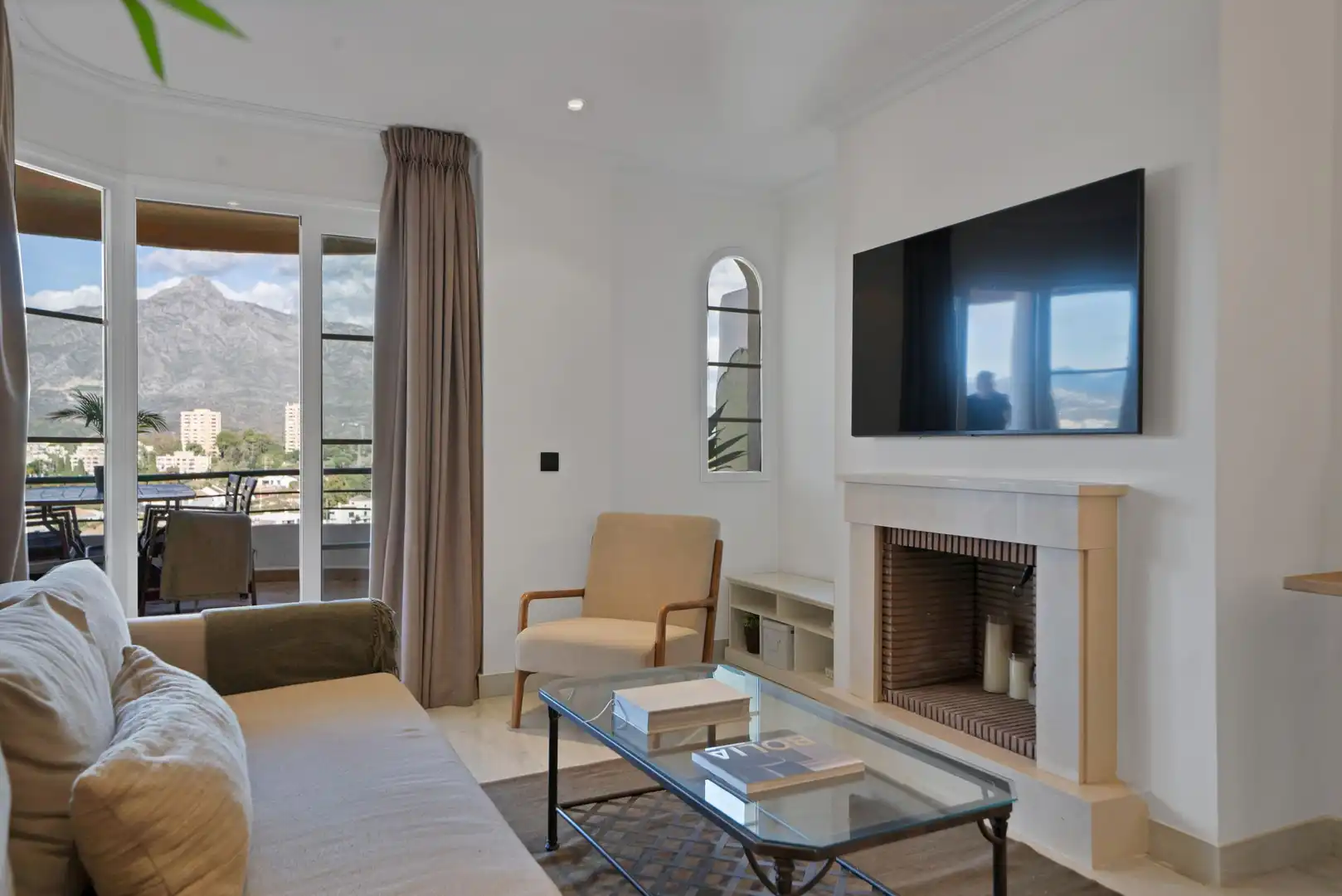 Sala de estar de Apartamento de alquiler en Marbella con Aire acondicionado, Jardín privado y Terraza