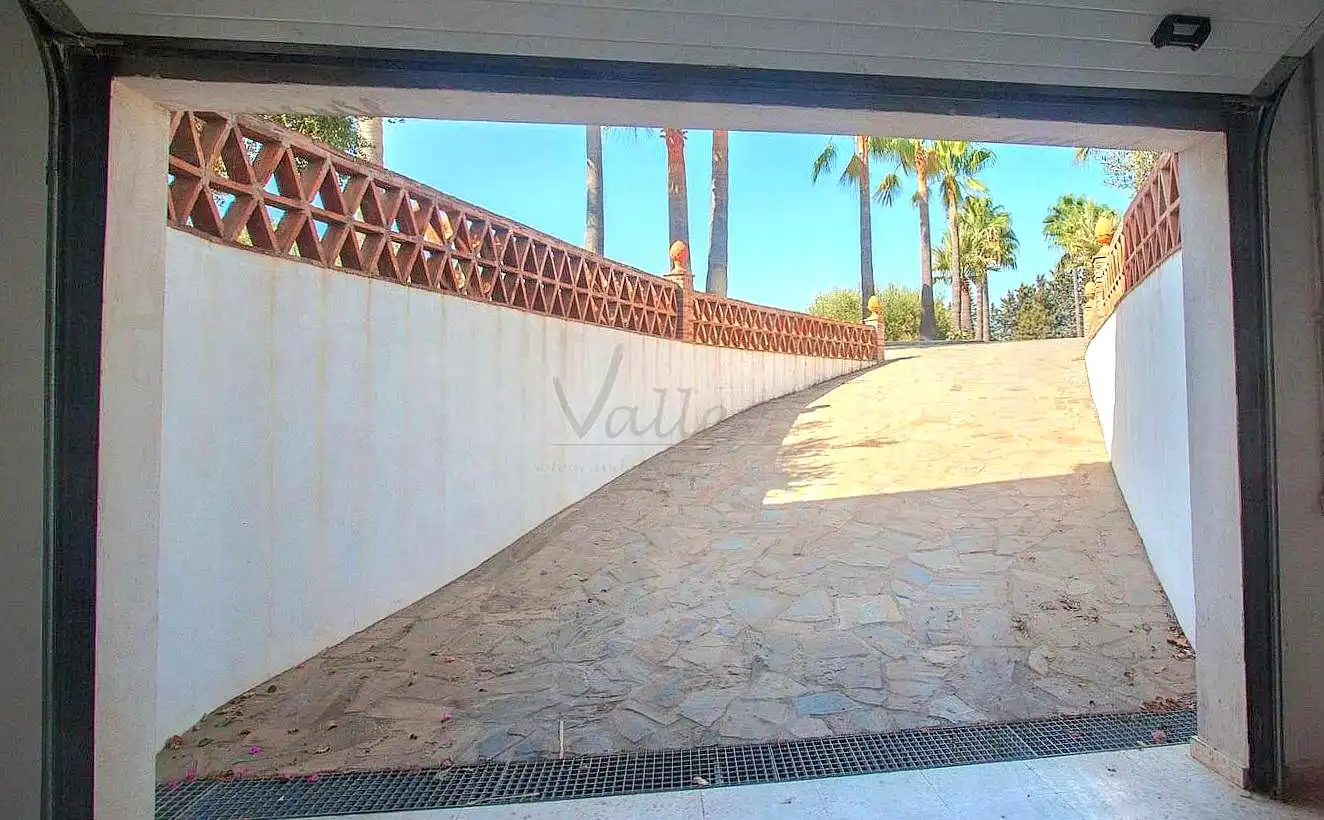 Vista exterior de Finca rústica en venda en Estepona amb Jardí privat, Terrassa i Traster