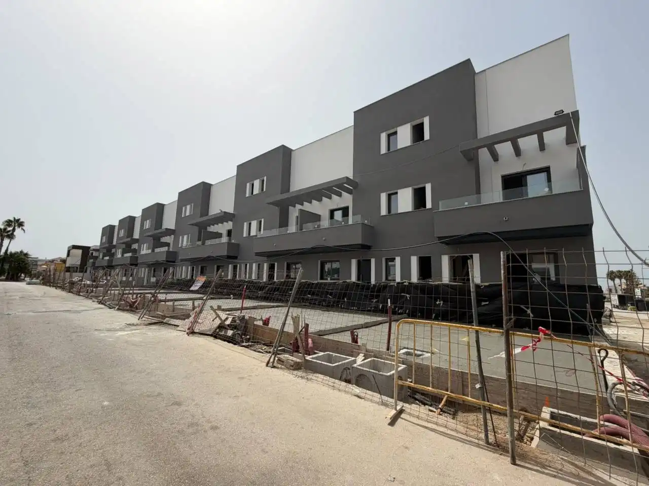 Vista exterior de Casa adosada en venta en Torrox con Aire acondicionado, Calefacción y Jardín privado