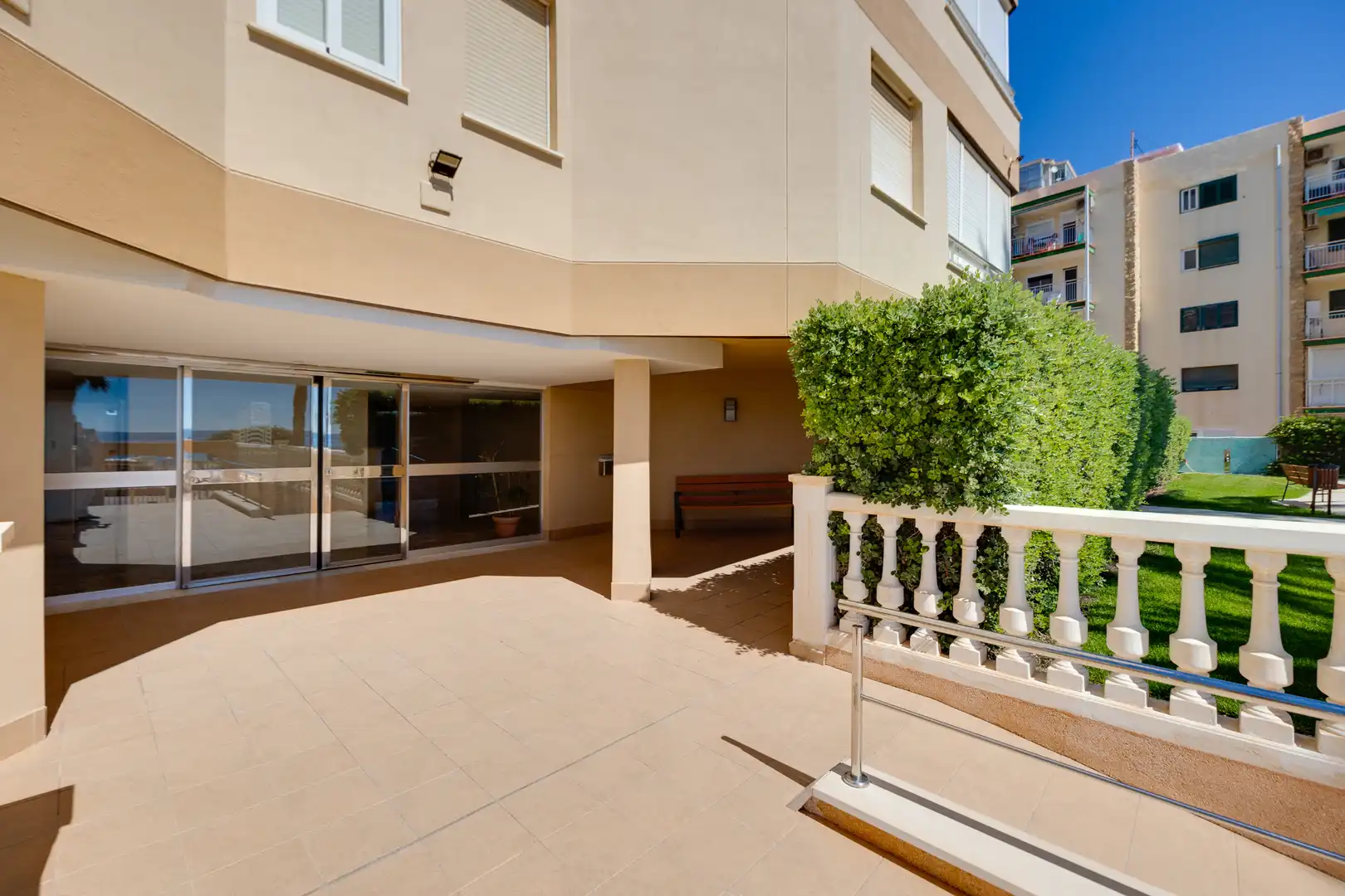 Vista exterior de Piso en venta en El Campello con Aire acondicionado, Trastero y Piscina comunitaria