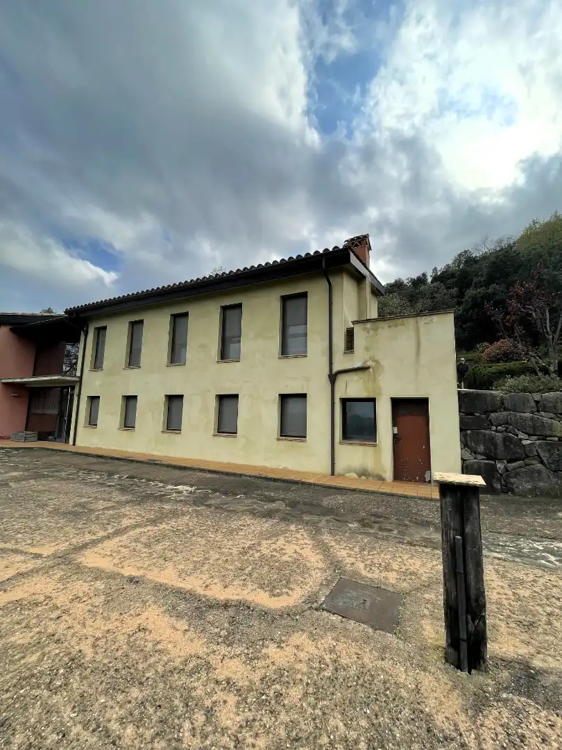 Vista exterior de Finca rústica en venda en Mieres (Girona) amb Calefacció, Parquet i Terrassa