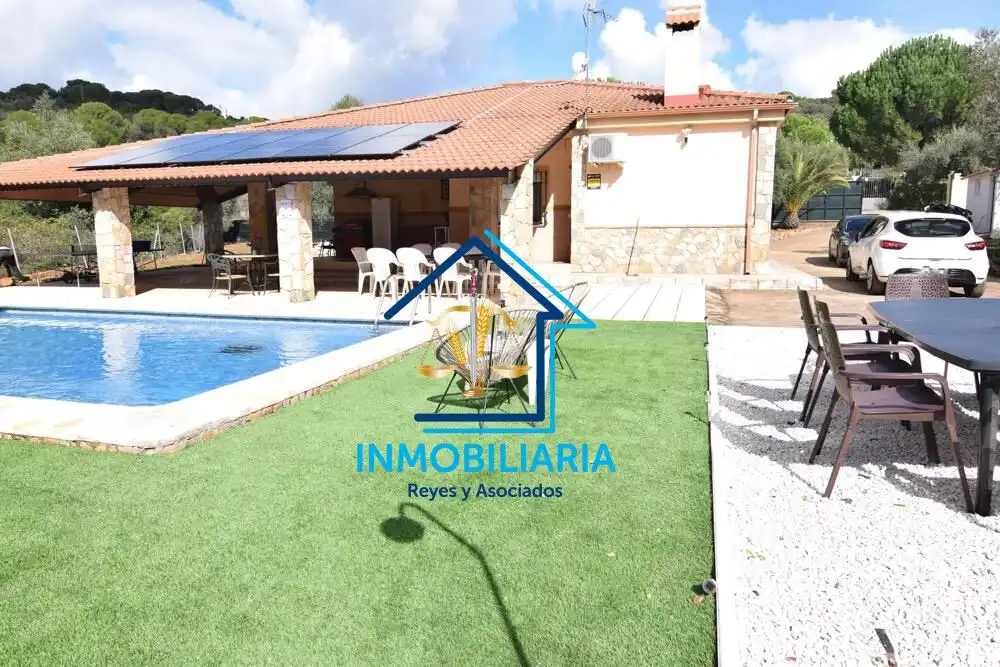 Piscina de Casa o xalet en venda en Córdoba amb Aire condicionat, Terrassa i Piscina