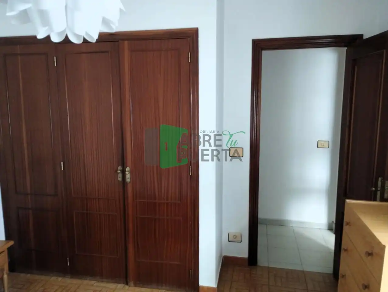 Schlafzimmer von Dachboden zum Verkauf in A Pobra de Trives  mit Heizung, Parkett und Möbliert