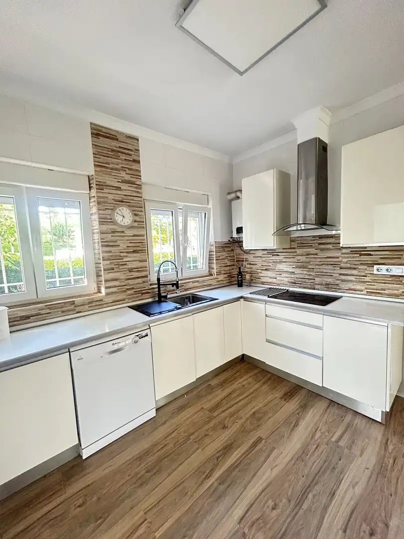Cocina de Casa o chalet de alquiler en Tudela de Duero con Calefacción, Jardín privado y Amueblado