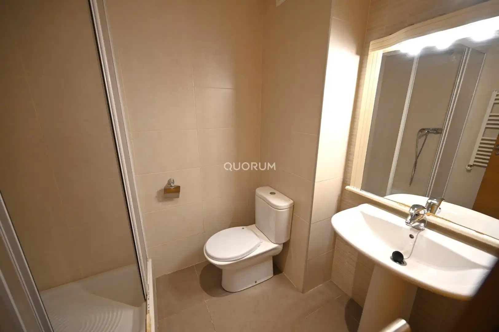 Badezimmer von Wohnung zum Verkauf in Erandio mit Heizung und Abstellraum