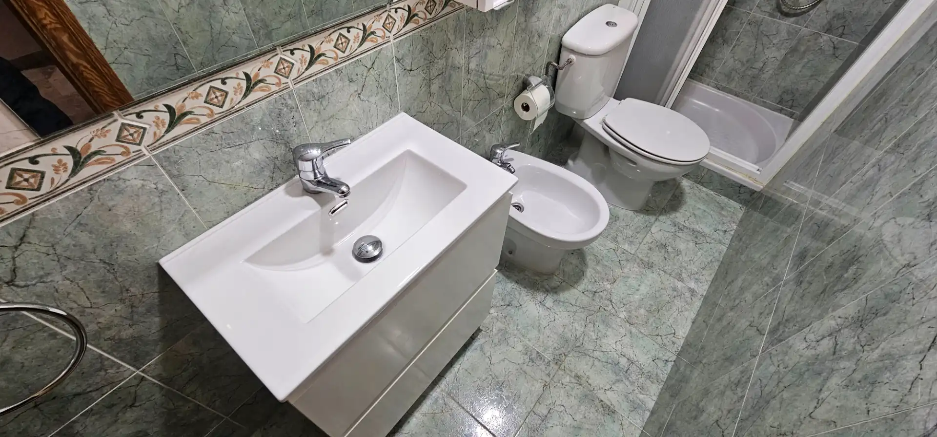 Bathroom of Flat for rent in Maracena  with Air Conditioner, Furnished and Washing machine