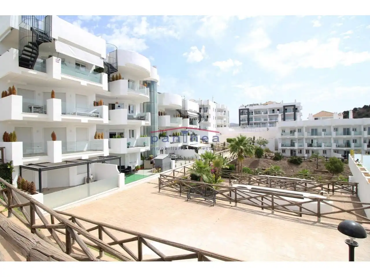 Vista exterior de Piso en venta en Rincón de la Victoria con Aire acondicionado, Terraza y Piscina comunitaria