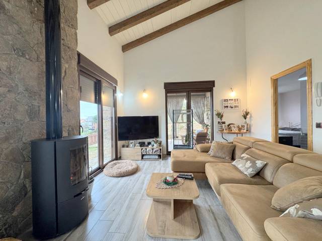 Casa-chalet en Venta en Calle LAS LANCHUELAS, 3 en Poyales del Hoyo