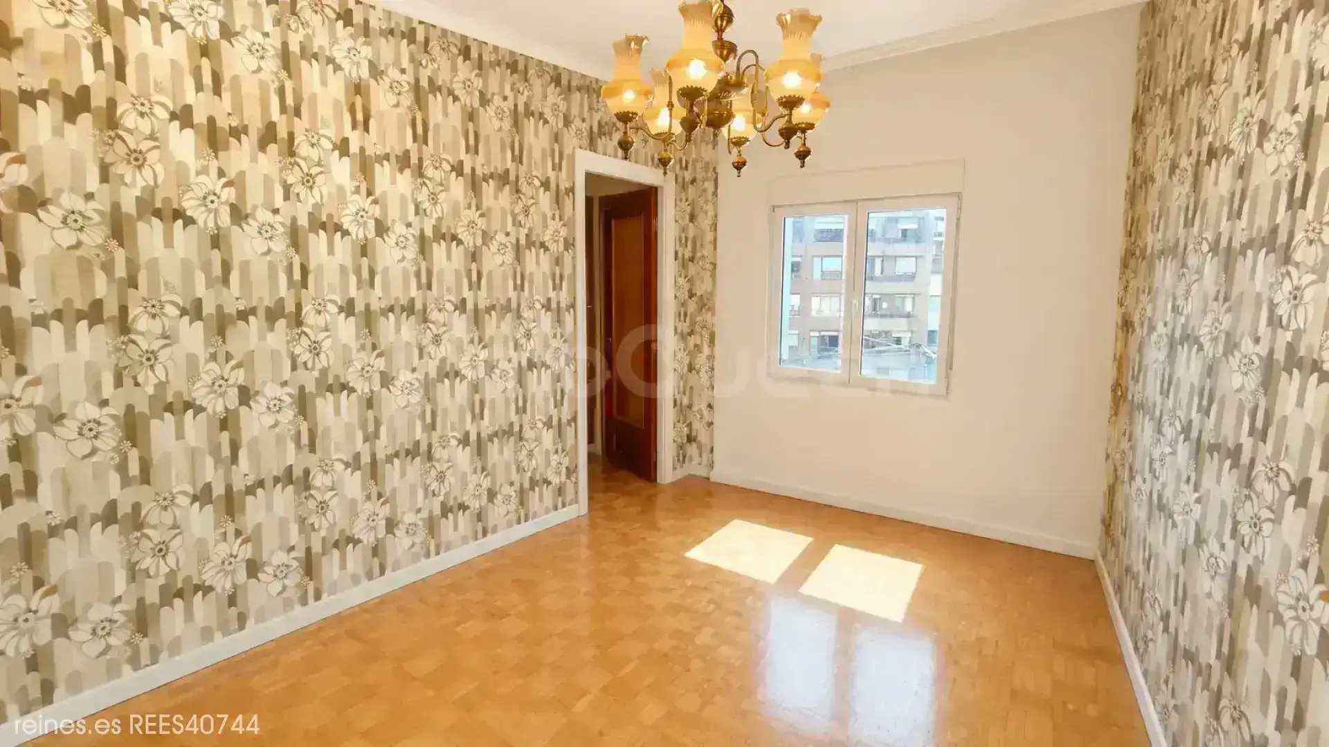 Comedor de Piso en venta en Torrelavega  con Calefacción, Terraza y Amueblado
