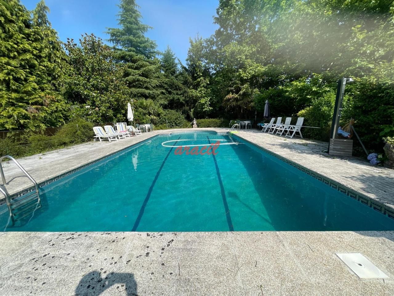 Piscina de Casa o xalet en venda en Ourense Capital  amb Calefacció, Jardí privat i Parquet