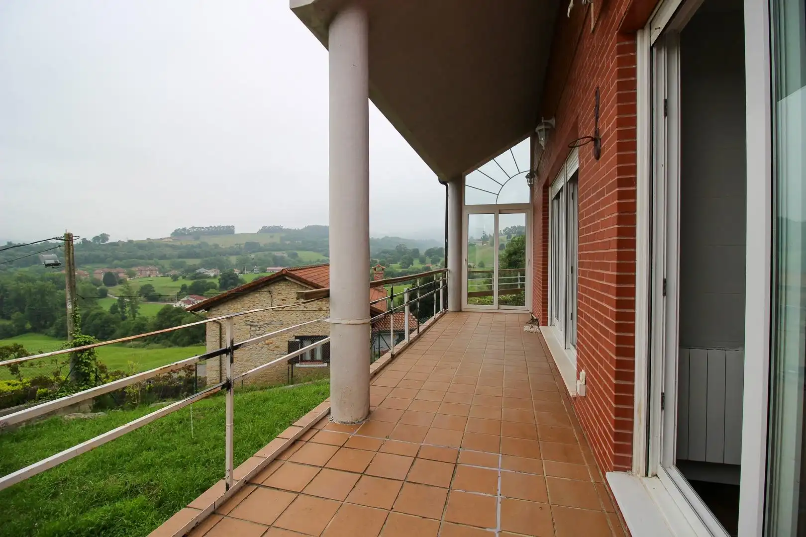 Terrassa de Casa adosada en venda en Hazas de Cesto amb Calefacció, Jardí privat i Parquet