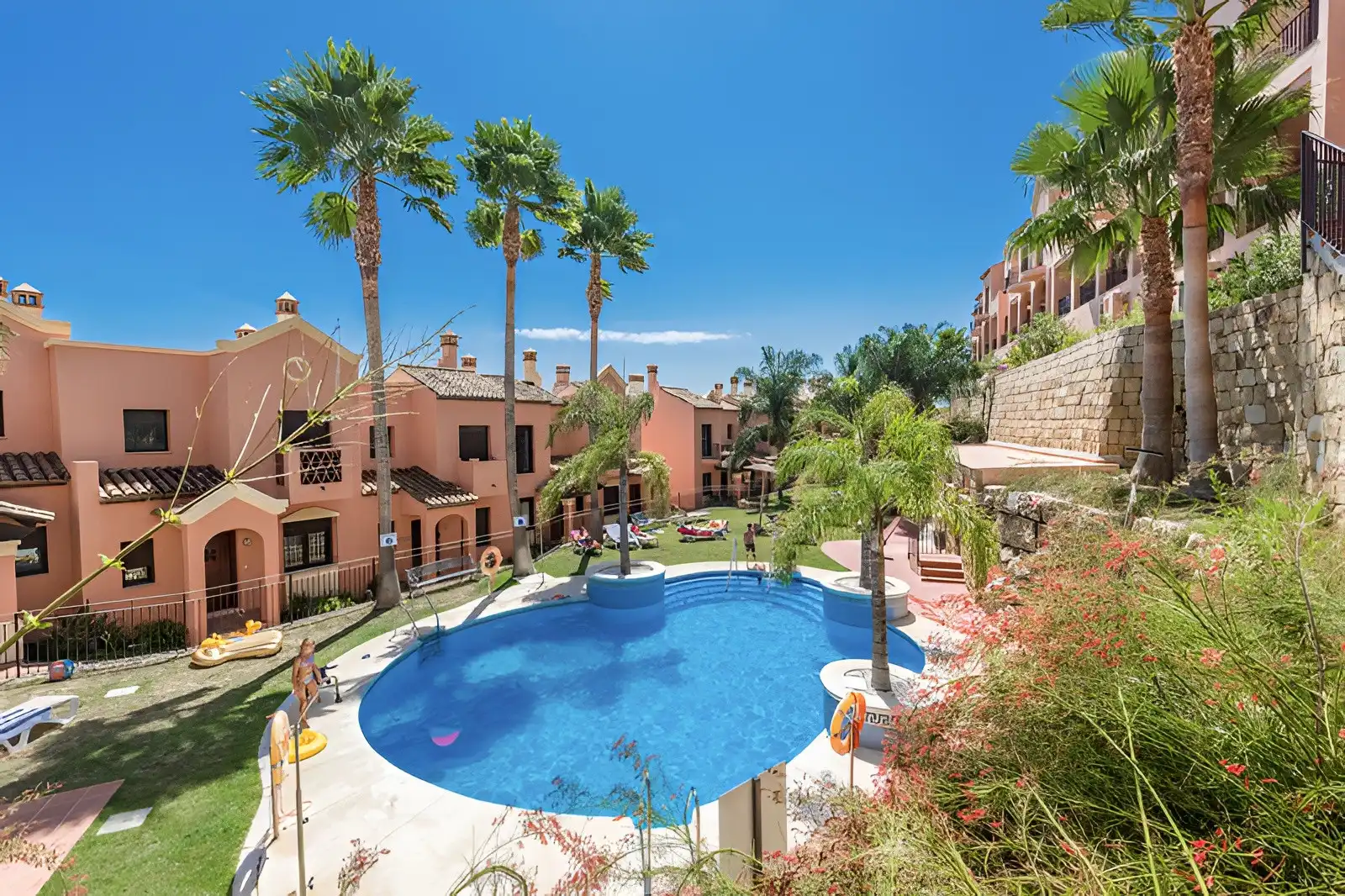 Casa a schiera con piscina in vendita a Estepona Pueblo, imagen 2