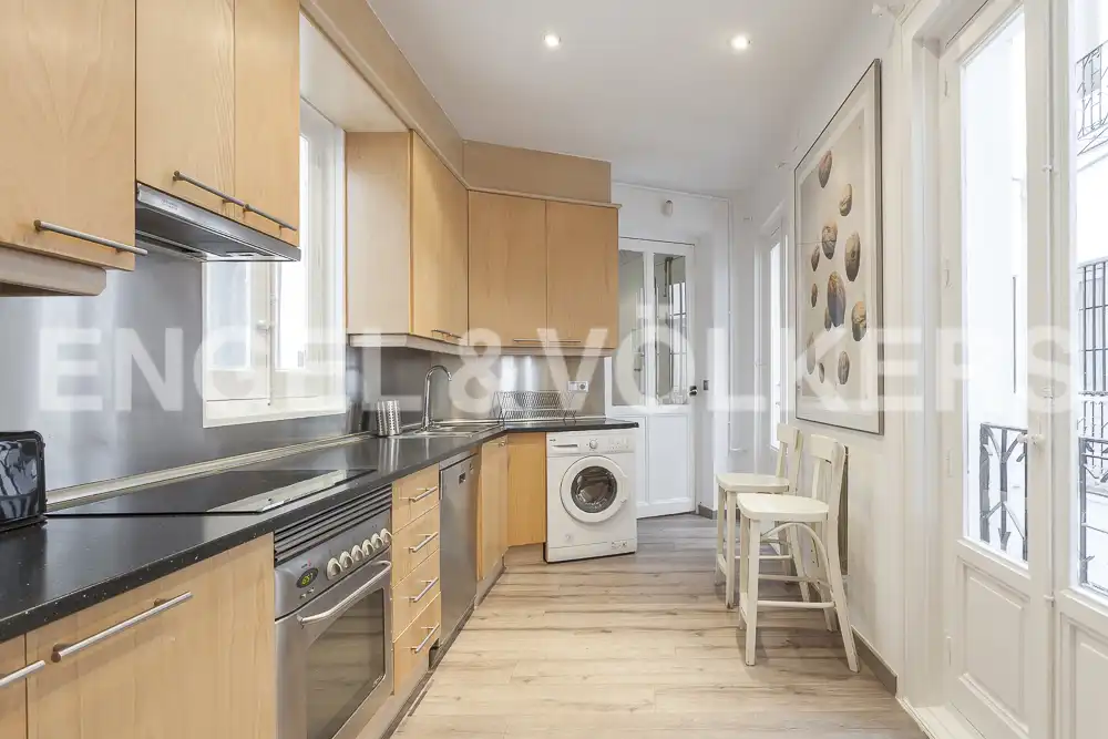 Kitchen of Flat for rent in Madrid  with Air Conditioner, Heating and Parquet flooring