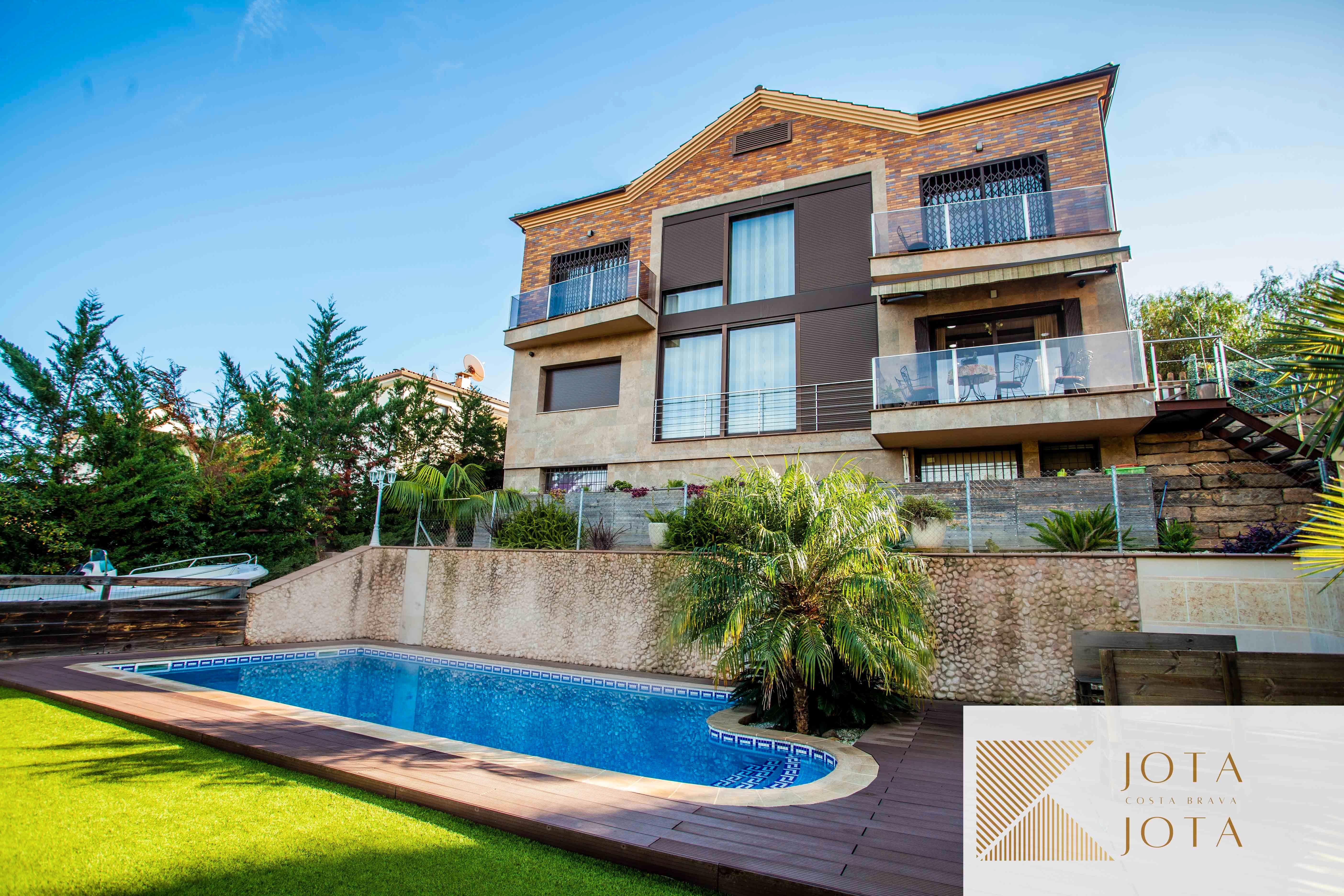 Vista exterior de Casa o xalet en venda en Lloret de Mar amb Aire condicionat, Calefacció i Jardí privat