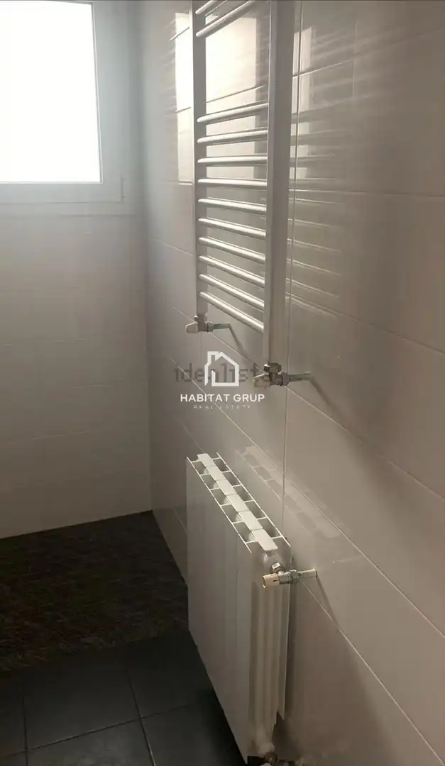 Bany de Casa o xalet en venda en Banyoles amb Calefacció, Terrassa i Traster