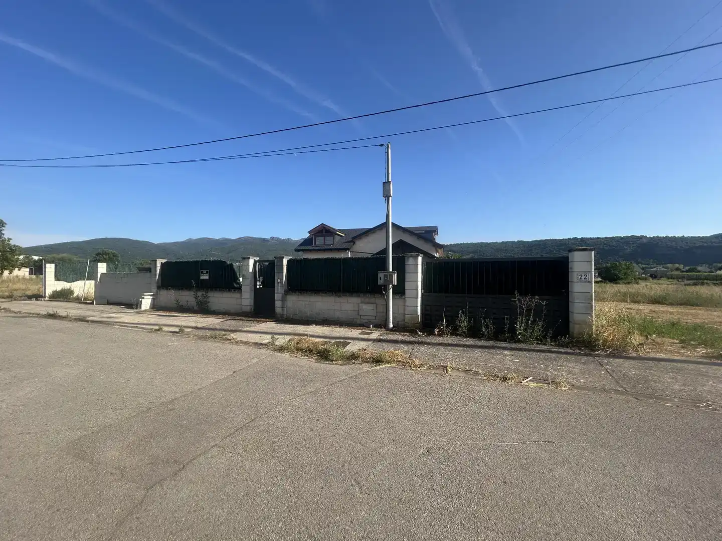 Vista exterior de Casa o xalet en venda en Carracedelo amb Jardí privat, Piscina i Balcó