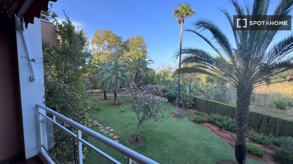 Garden of Flat for rent in Oliva  with Air Conditioner, Heating and Furnished
