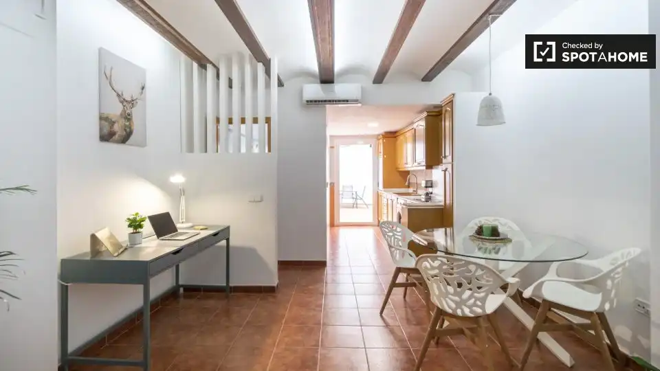 Appartamento con terrazza in affitto a Extramurs, imagen 6