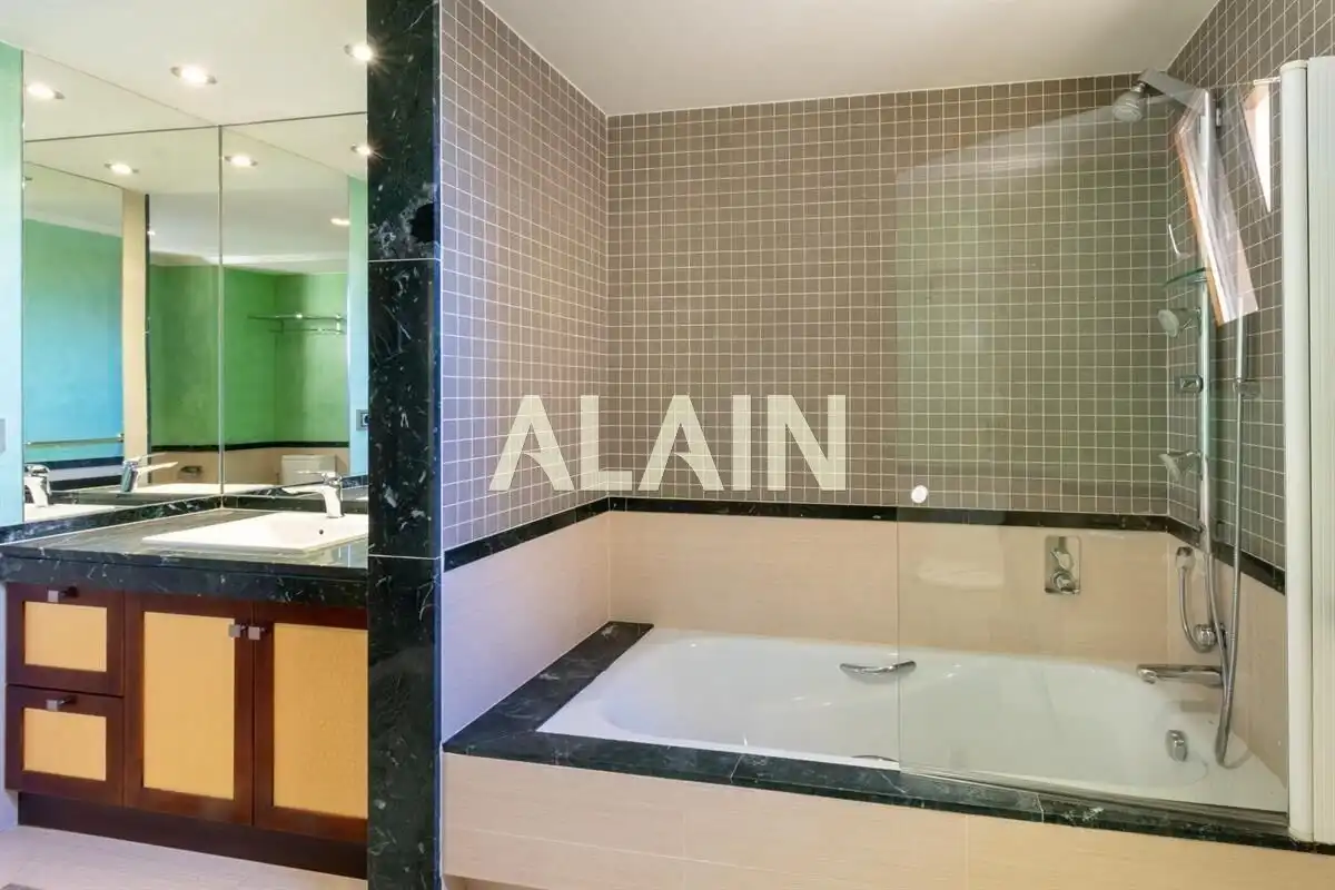 Baño de Casa o chalet en venta en L'Alfàs del Pi con Calefacción, Jardín privado y Terraza