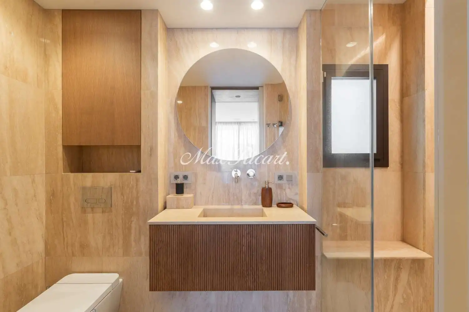 Bathroom of Attic for rent in Barcelona  with Air Conditioner, Heating and Terrace