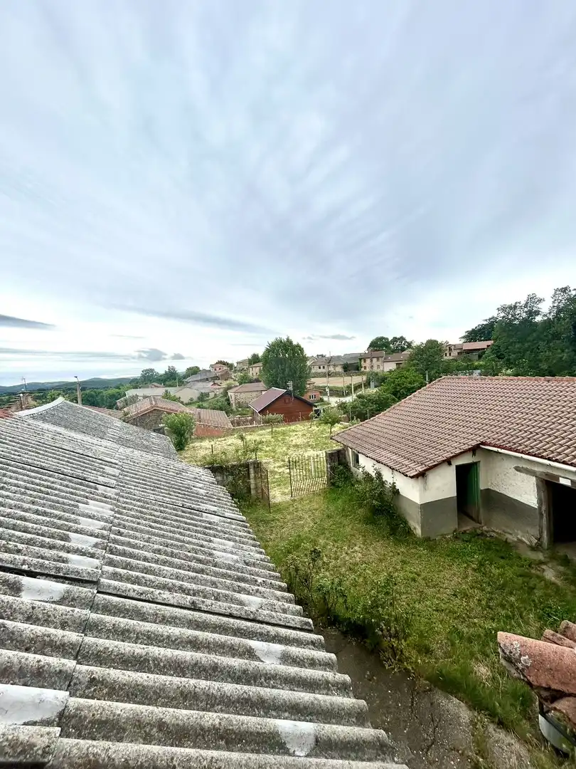 Finca rústica en venta en Riello con Calefacción