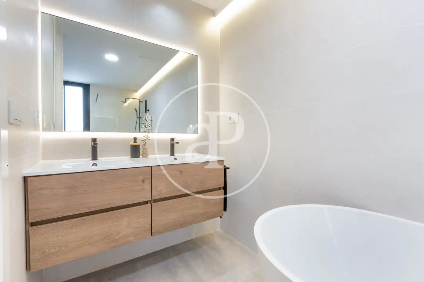 Baño de Piso en venta en Valencia con Aire acondicionado, Calefacción y Amueblado