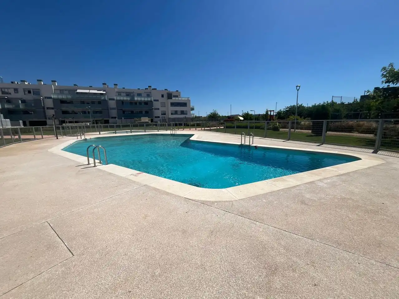 Piscina de Planta baja en venta en Villalbilla con Calefacción, Jardín privado y Terraza
