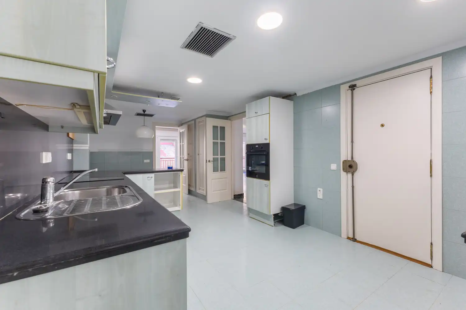 Kitchen of Flat for sale in Valencia  with Air Conditioner, Heating and Balcony