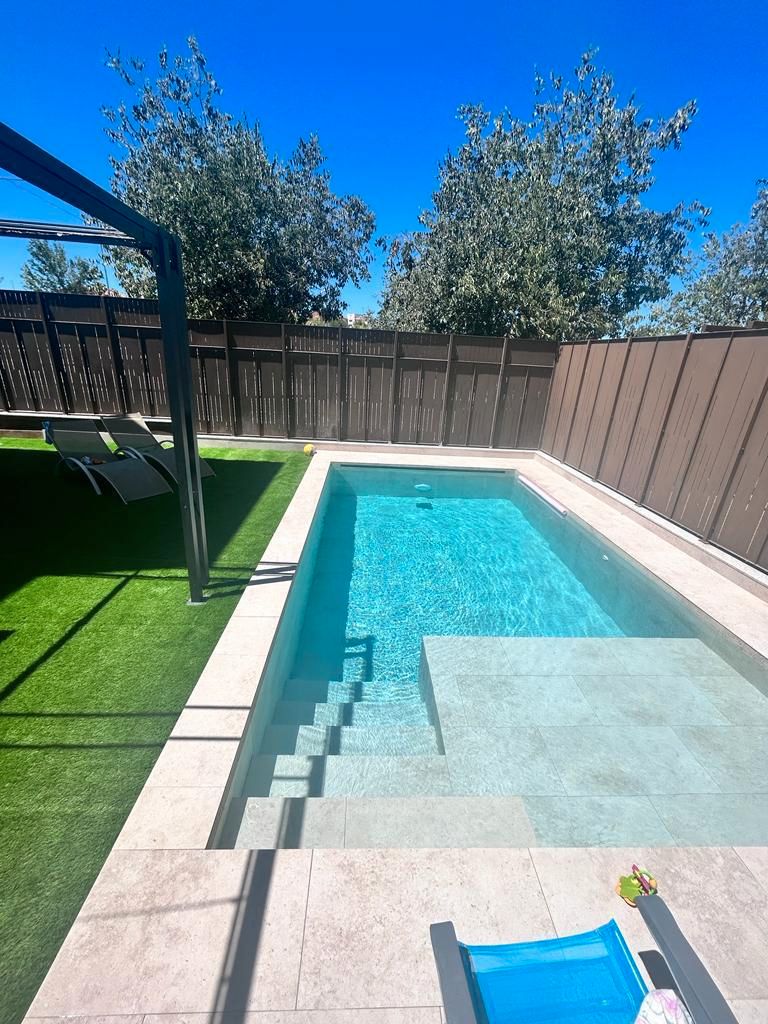 Swimming pool of Single-family semi-detached for sale in Cáceres Capital  with Air Conditioner, Heating and Private garden