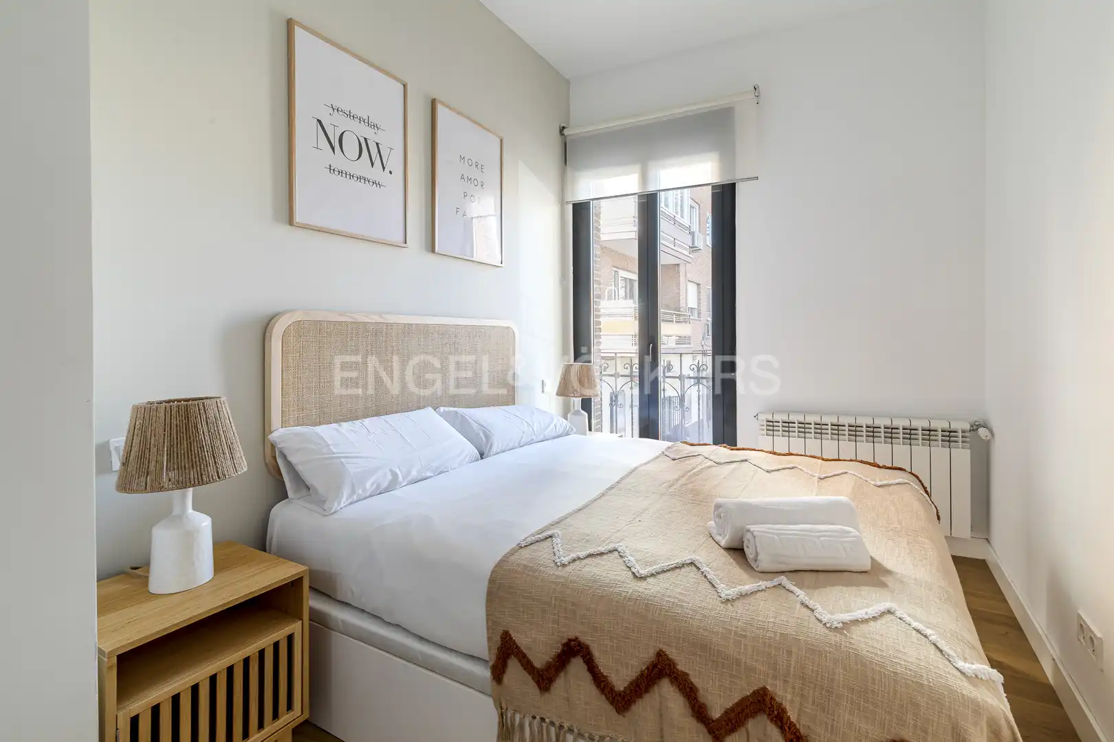 Dormitori de Apartament de lloguer en Madrid amb Aire condicionat, Calefacció i Moblat