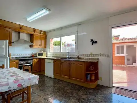 Casa aparellada amb terrassa en venda a Carrer Puigmal, imagen 48