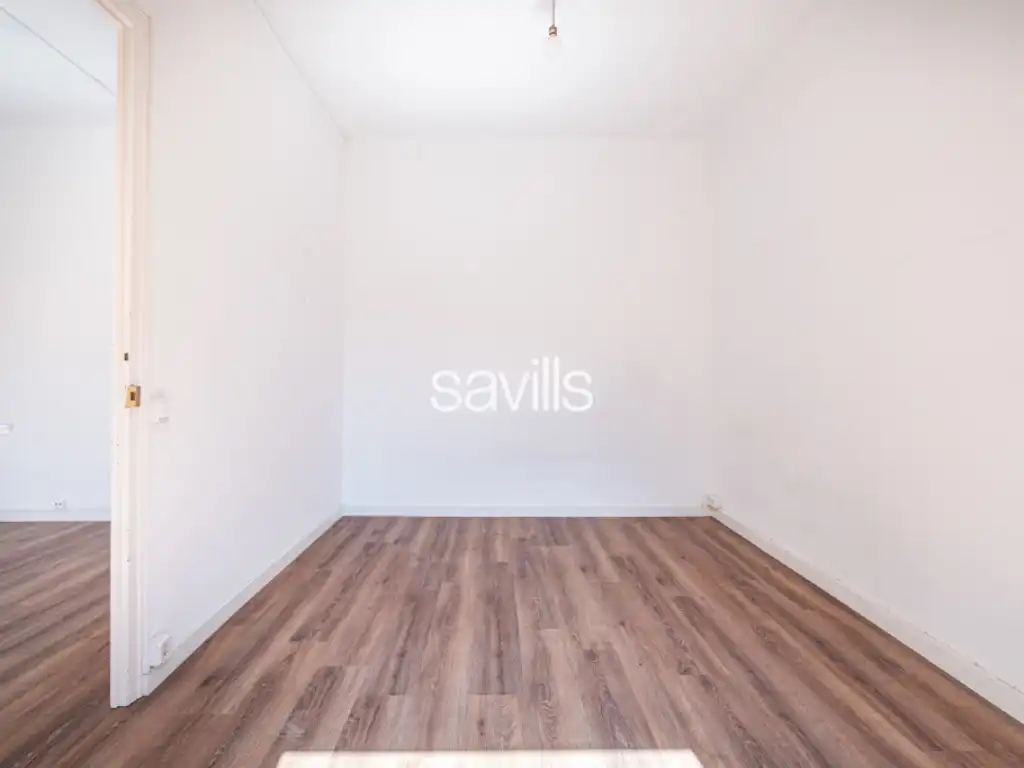 Dormitori de Apartament en venda en Barcelona amb Aire condicionat i Balcó