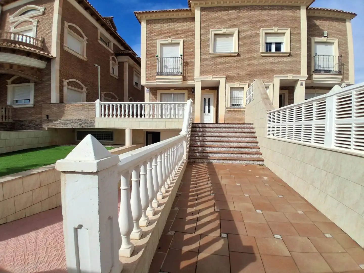 Außenansicht von Einfamilien-Reihenhaus zum Verkauf in Roquetas de Mar