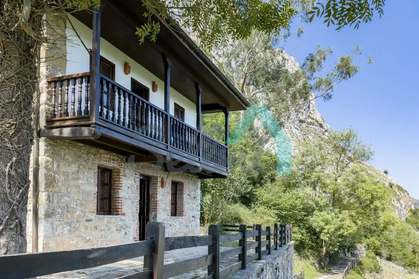 Vista exterior de Casa o chalet en venta en Morcín con Jardín privado, Terraza y Balcón