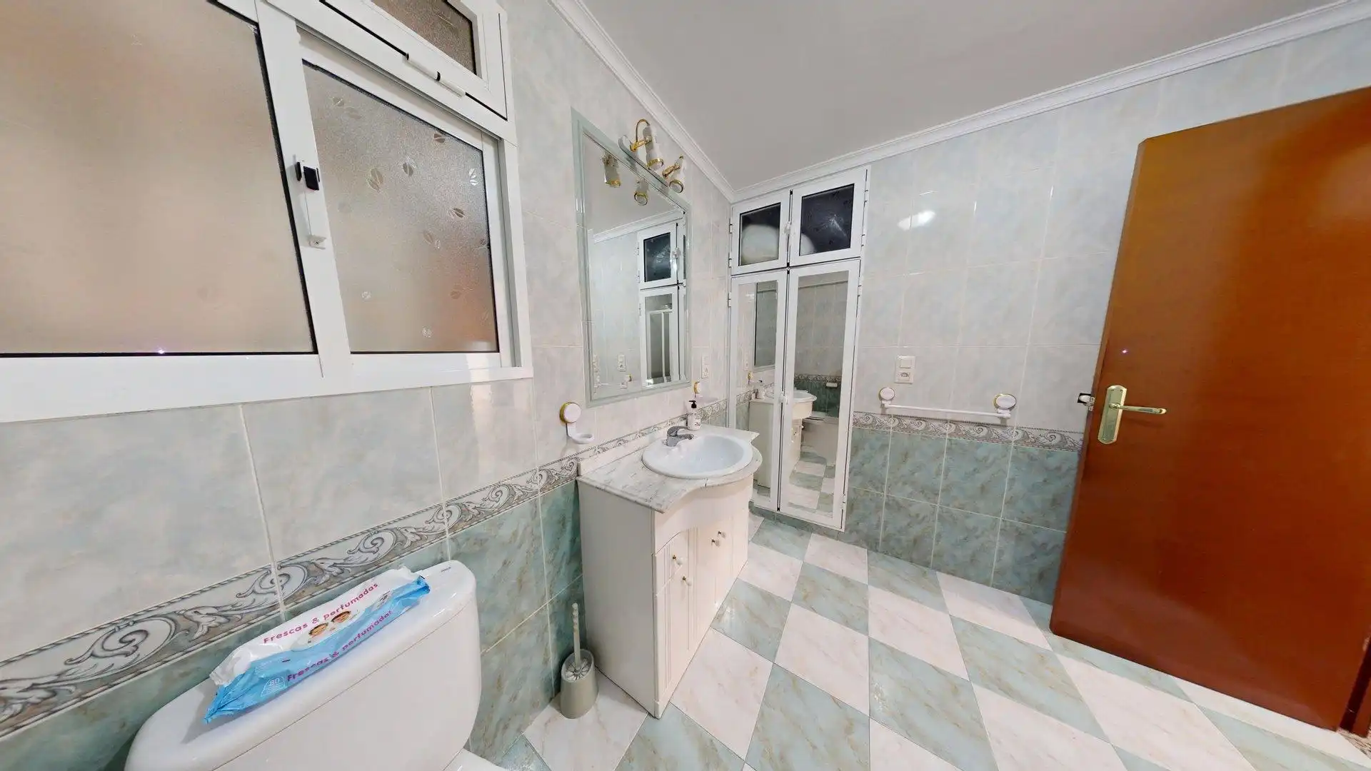 Baño de Casa o chalet en venta en Campillos con Jardín privado, Terraza y Amueblado