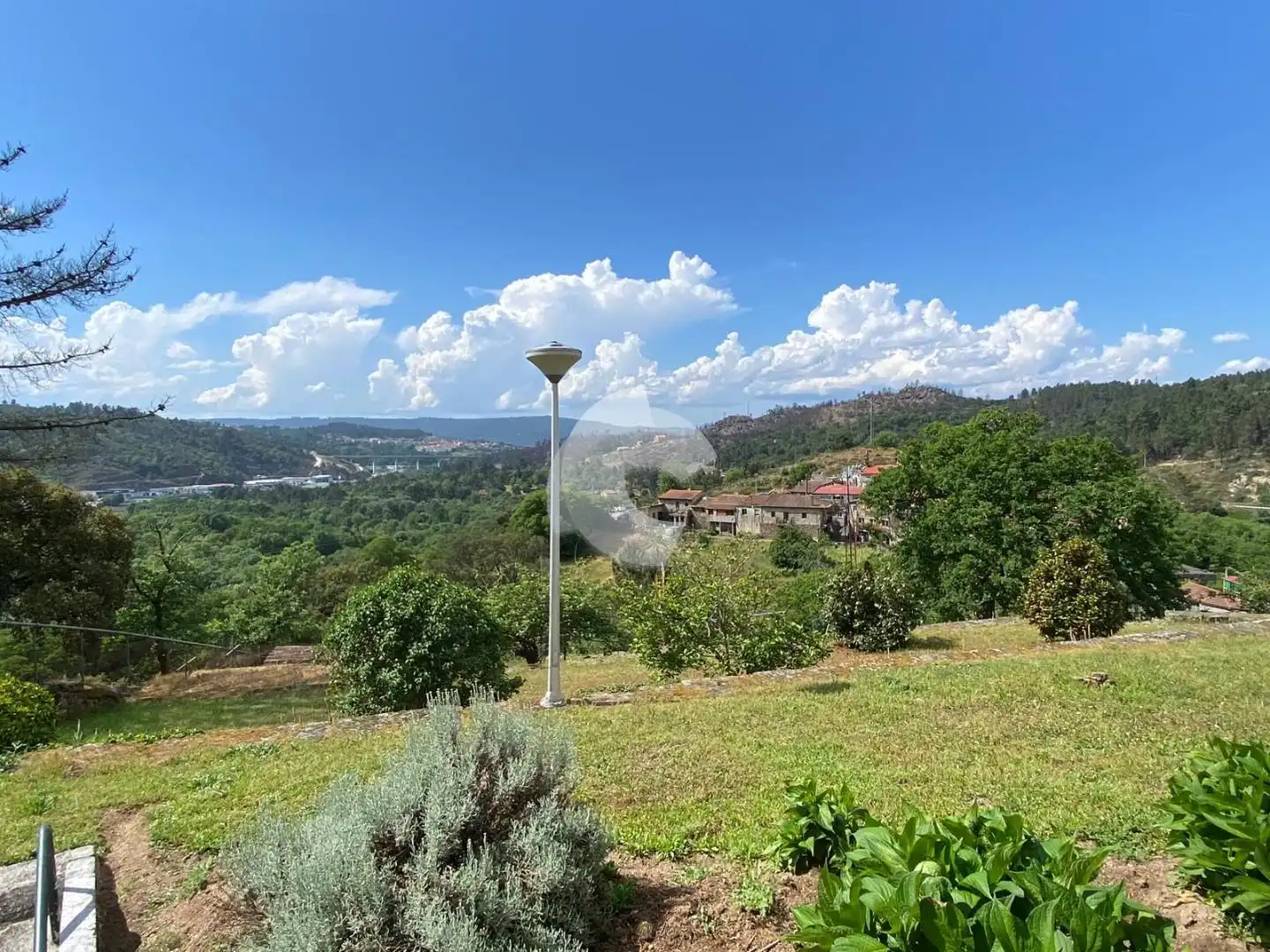 Casa o xalet en venda en San Cibrao das Viñas amb Calefacció, Jardí privat i Parquet