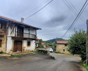 Vista exterior de Finca rústica en venda en Villacarriedo amb Jardí privat i Balcó