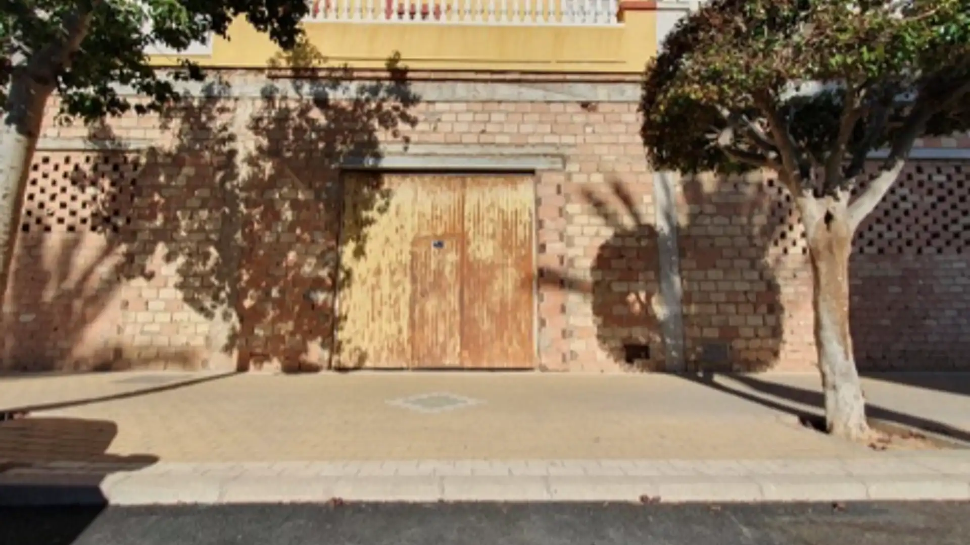 Exterior view of Premises for sale in Roquetas de Mar