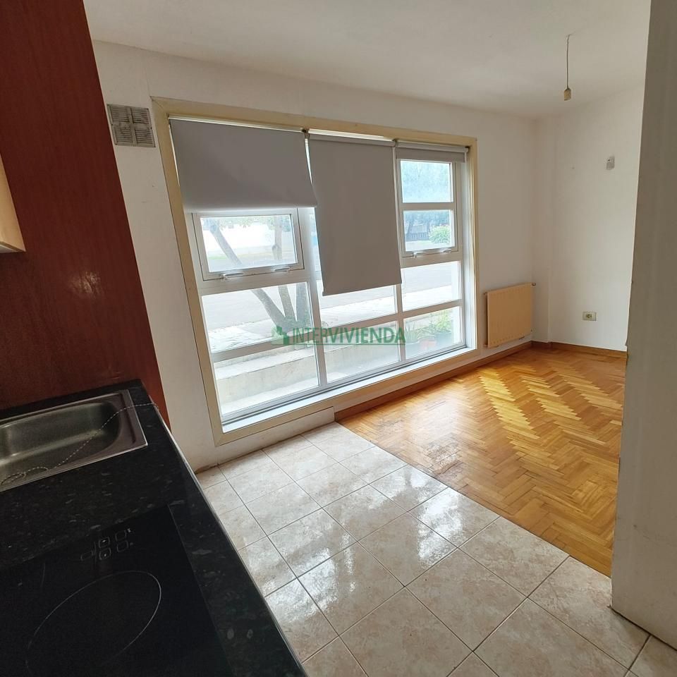 Dormitori de Pis en venda en Vigo  amb Calefacció i Traster