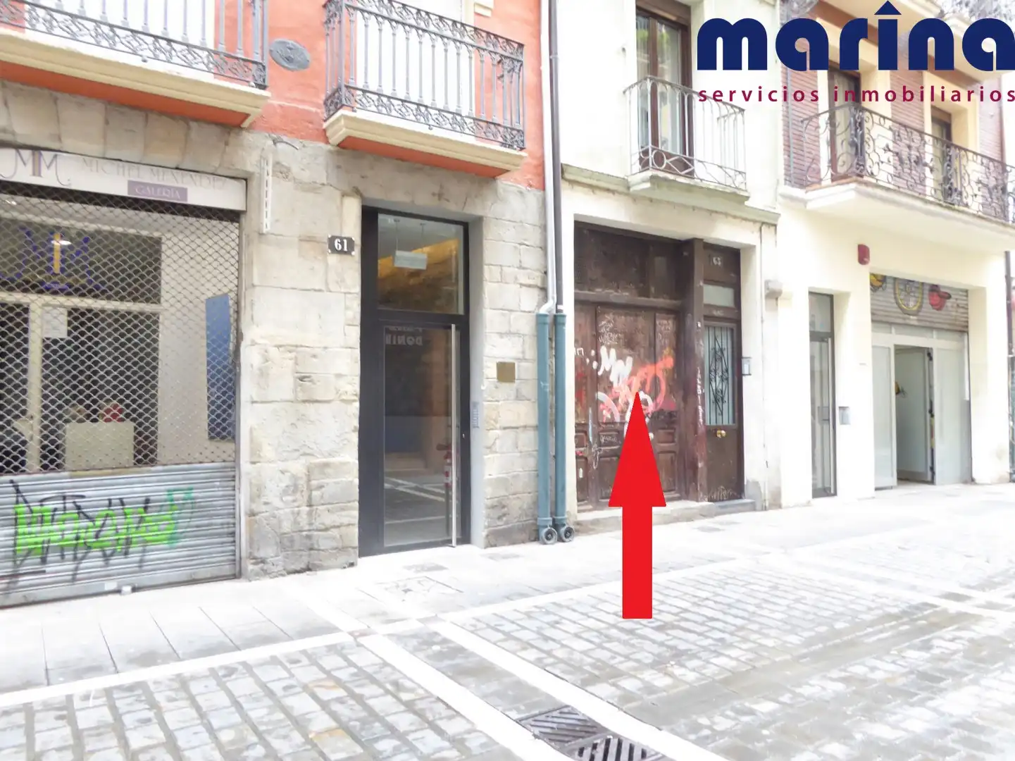 Vista exterior de Local en venta en  Pamplona / Iruña