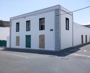 Vista exterior de Casa o xalet en venda en Haría amb Terrassa i Balcó