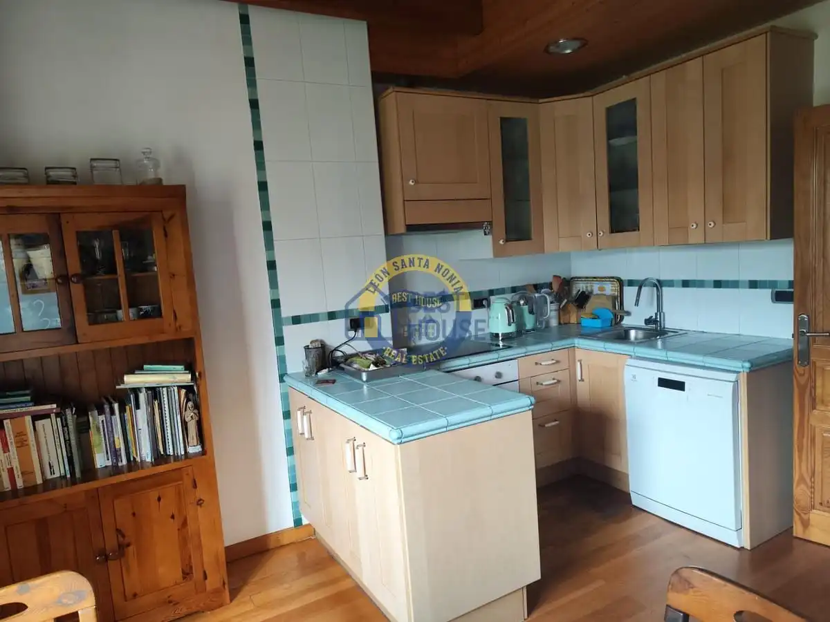 Cocina de Casa o chalet en venta en Villaquilambre con Calefacción, Jardín privado y Parquet