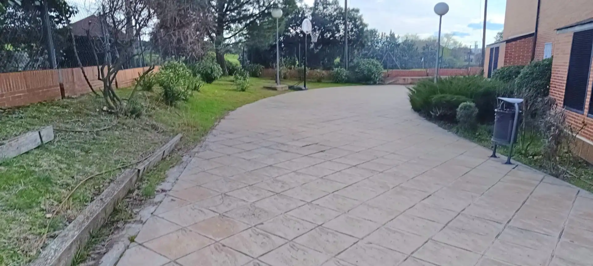 Aparcament de Pis en venda en Las Rozas de Madrid amb Calefacció, Terrassa i Piscina comunitària