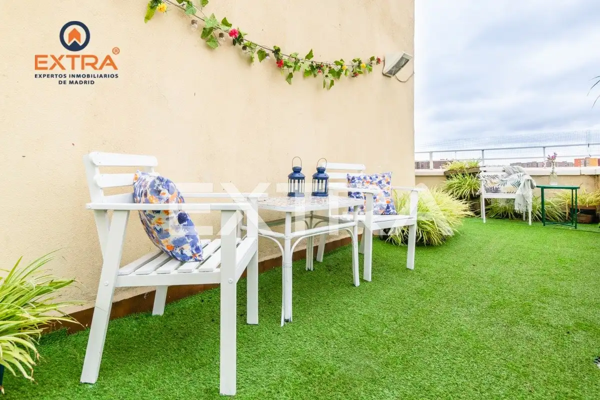 Attic for sale in Avenida Ciudad de Barcelona, Adelfas