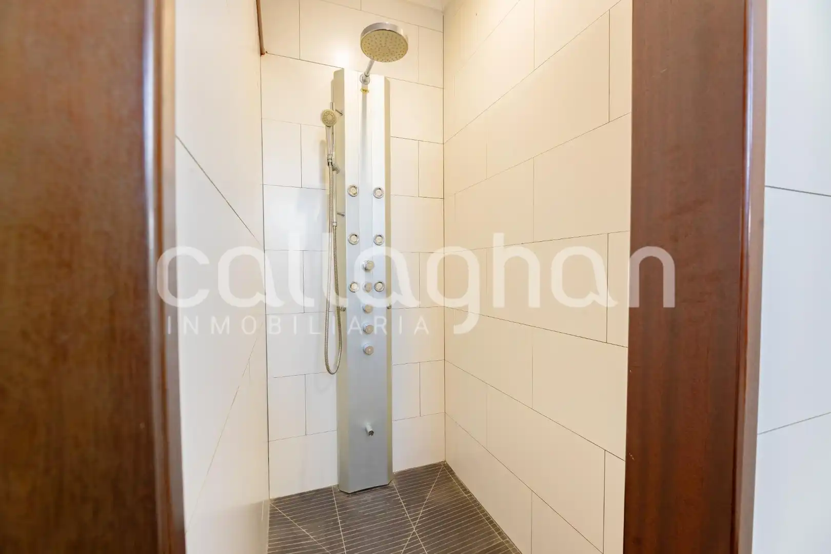 Badezimmer von Haus oder Chalet zum Verkauf in Bétera mit Klimaanlage, Heizung und Privatgarten