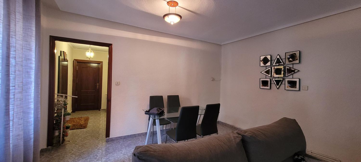 Sala d'estar de Pis en venda en  Albacete Capital amb Aire condicionat, Calefacció i Moblat