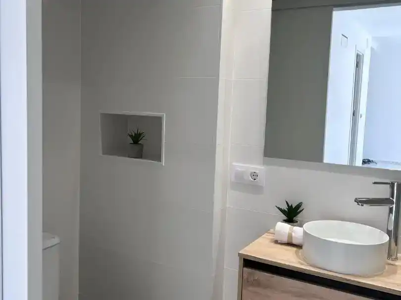 Bathroom of Flat for rent in Vilamacolum  with Air Conditioner, Swimming Pool and Balcony