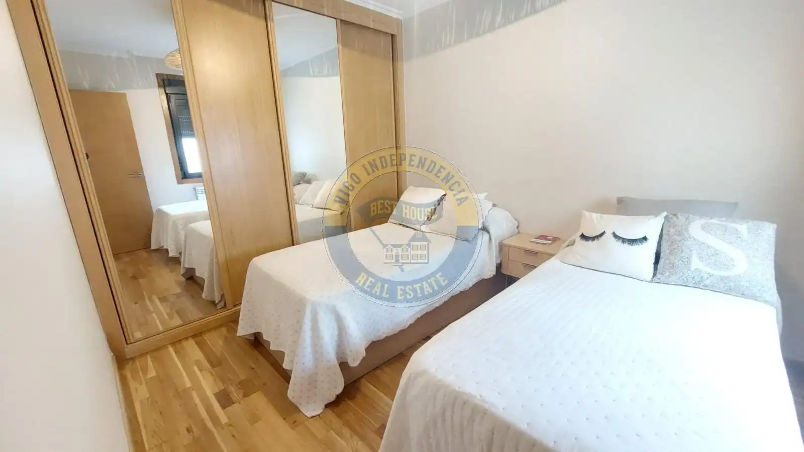 Habitación de Ático en venta en Vigo  con Calefacción, Parquet y Terraza
