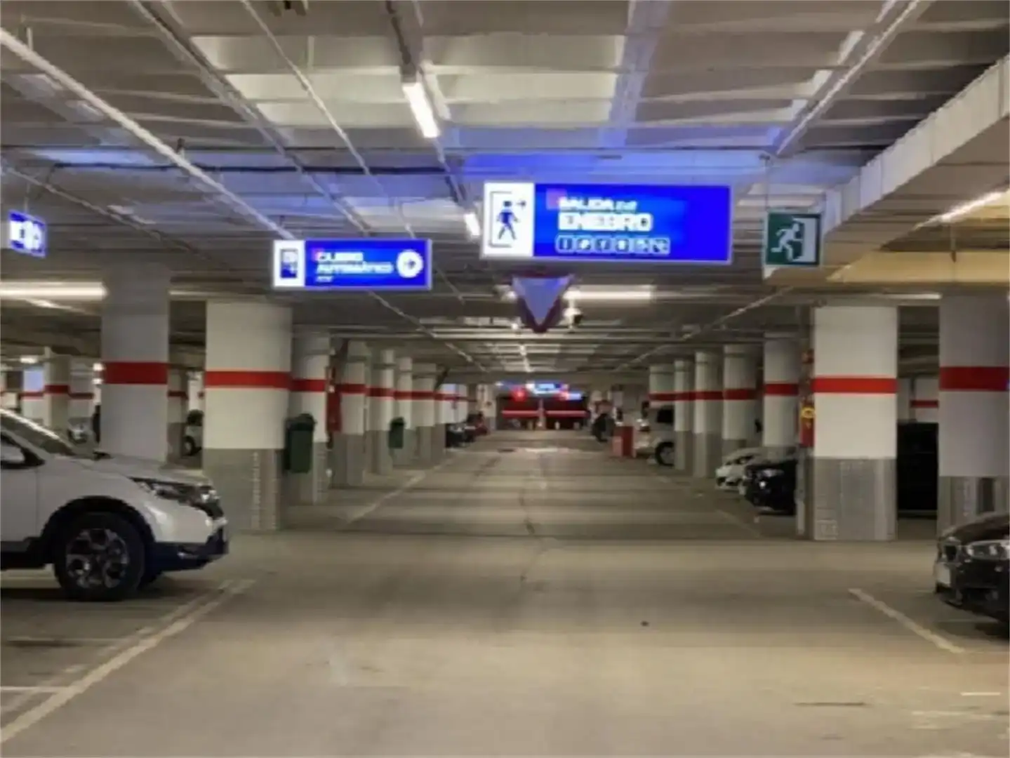 Parking of Garage for rent in Ares