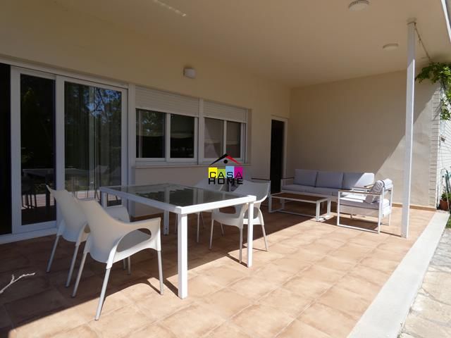 Terrassa de Casa o xalet en venda en Castellón de la Plana / Castelló de la Plana amb Aire condicionat, Jardí privat i Terrassa